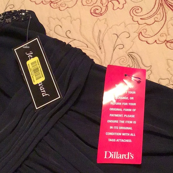 Ladies formal dress - Picture 7 of 9